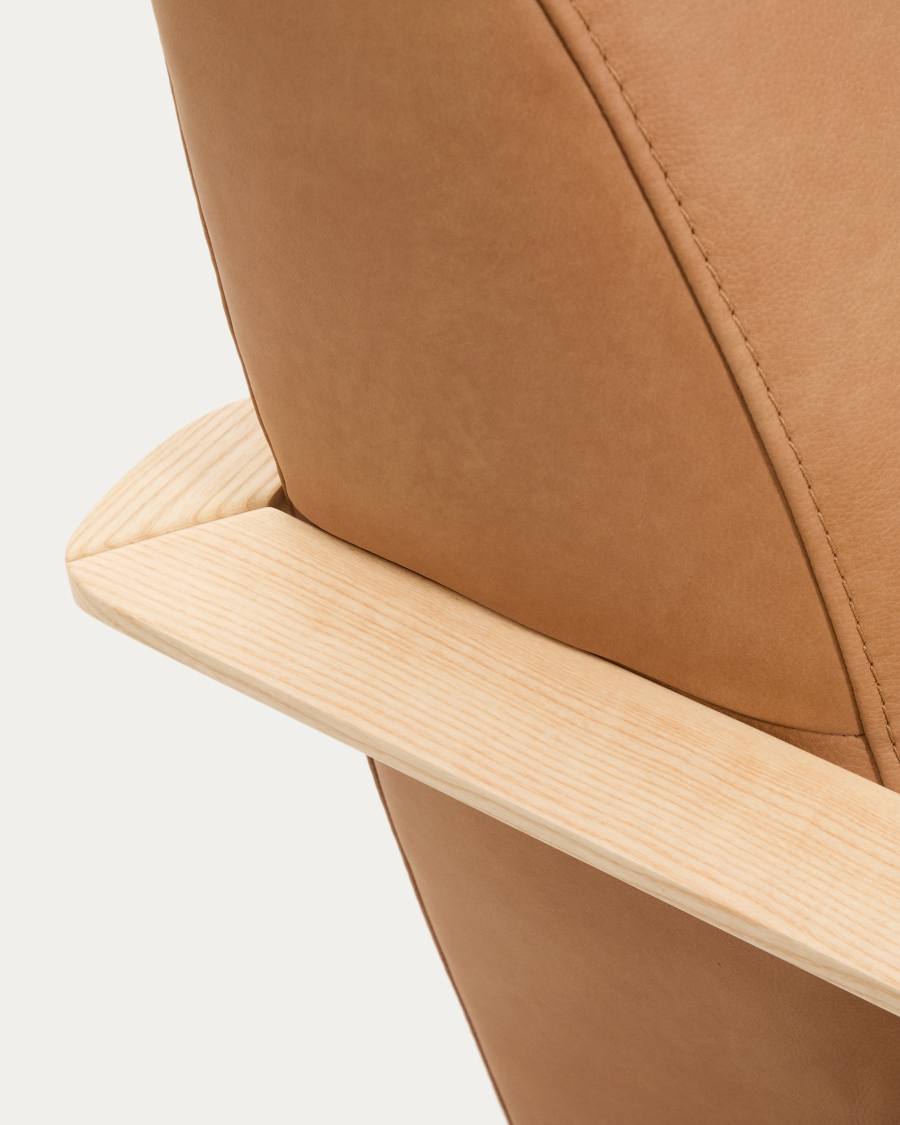 Meghan armchair in brown leather and solid ash wood with natural-coloured finish FSC Mix Credit