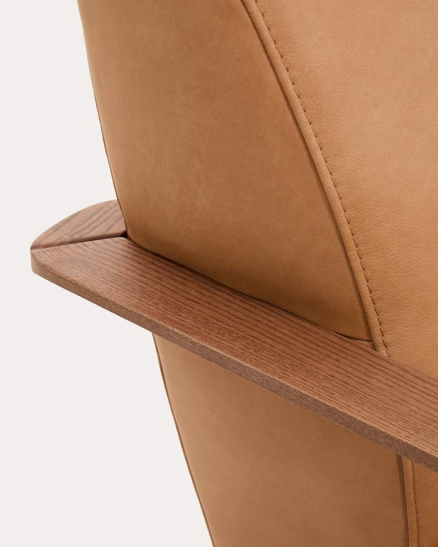 Meghan armchair in brown leather and solid ash wood with walnut-coloured finish FSC Mix Credit