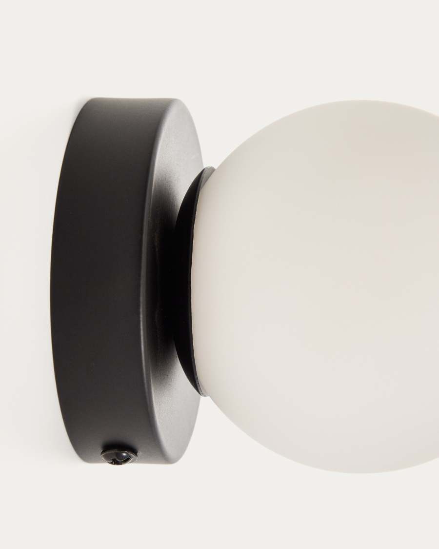 Brisia metal wall lamp with black finish and 1 frosted glass ball Ø8cm