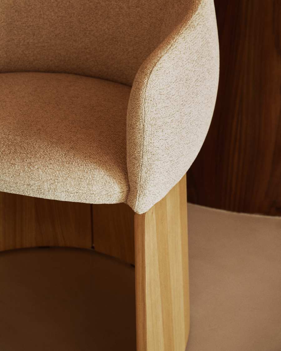 Bosca chair in beige chenille and oak veneer FSC 100%