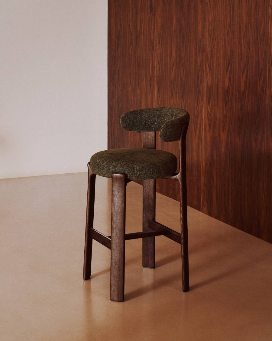 Hocker Granite aus grüner Chenille und massivem Eschenholz mit walnussholzfarbenem Finish, FSC 100%, 75 cm