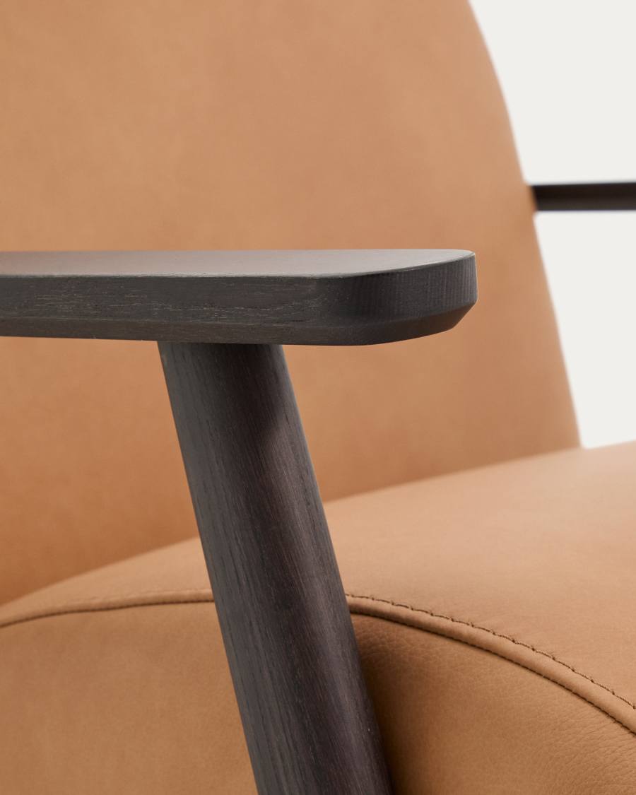 Sessel Meghan in braunem Leder mit massivem Eschenholz mit wengefarbenem Finish, FSC Mix Credit