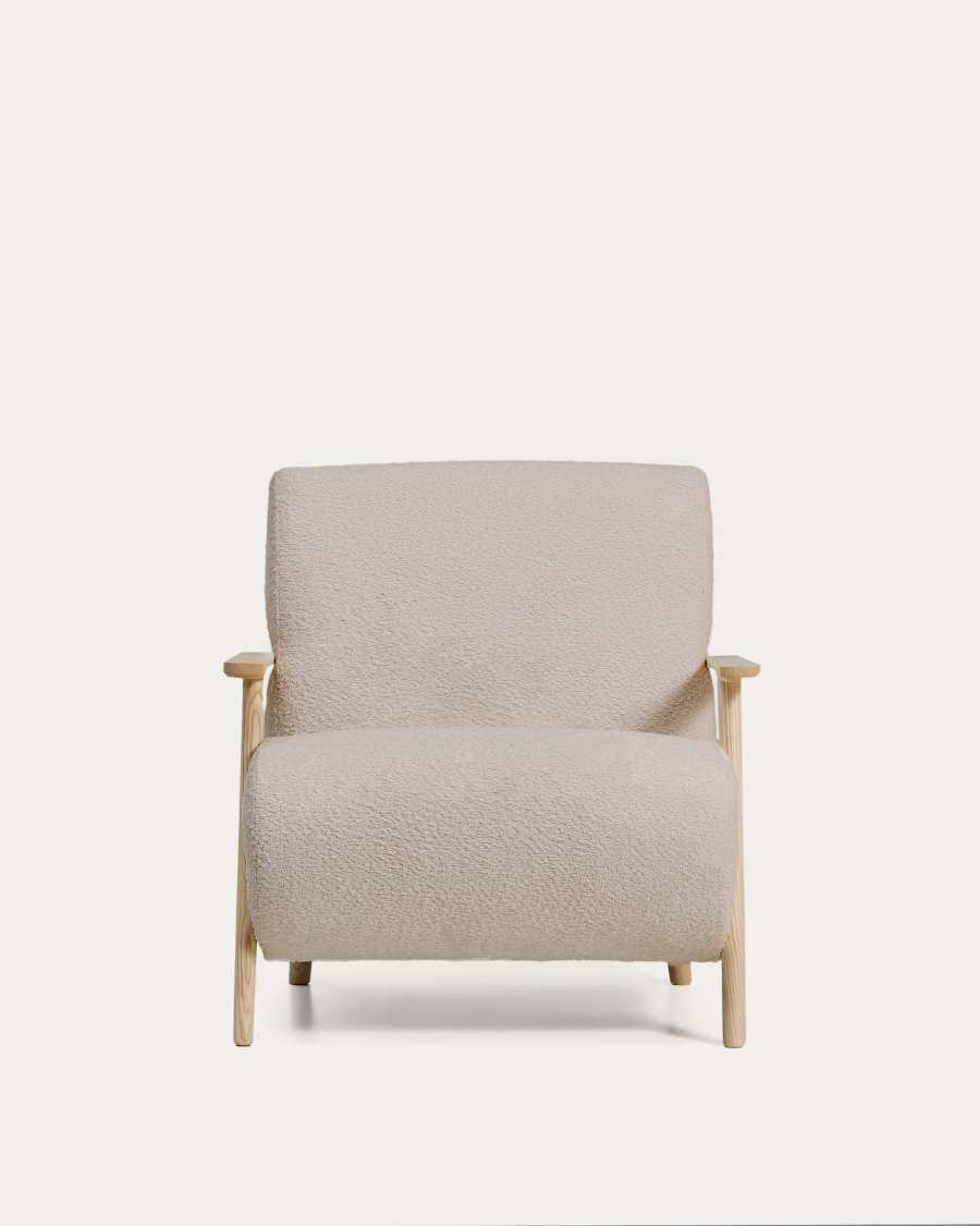 Sessel Meghan in beigem, schwer entflammbarem Lammfellimitat mit massivem Eschenholz mit naturfarbenem Finish, FSC Mix Credit