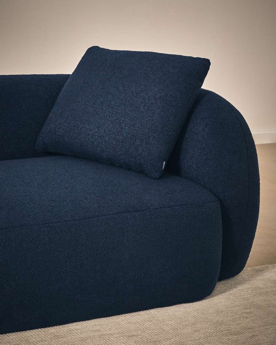 Coussin Martina en bouclette bleu marine 60 x 52 cm