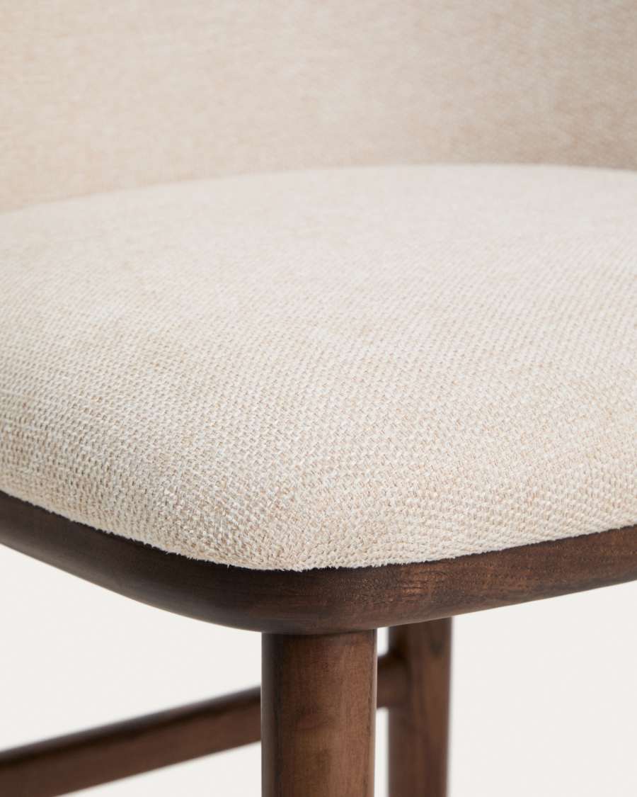 Tamboret Ciselia de xenilla beix i potes de fusta massissa de freixe amb acabat to noguera FSC Mix Credit 75 cm