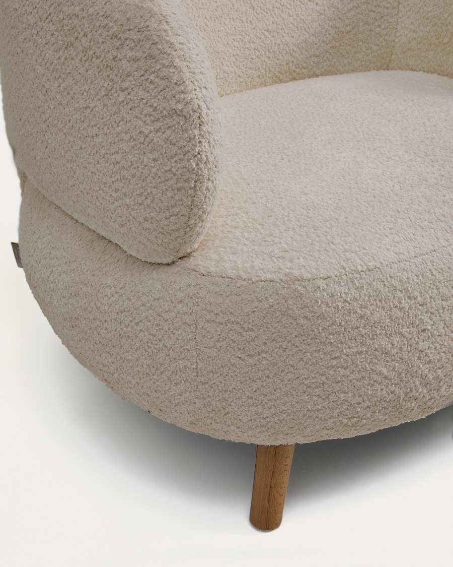 Poltrona Luisa ignifuga in effetto montone beige con gambe in faggio massiccio 90 cm