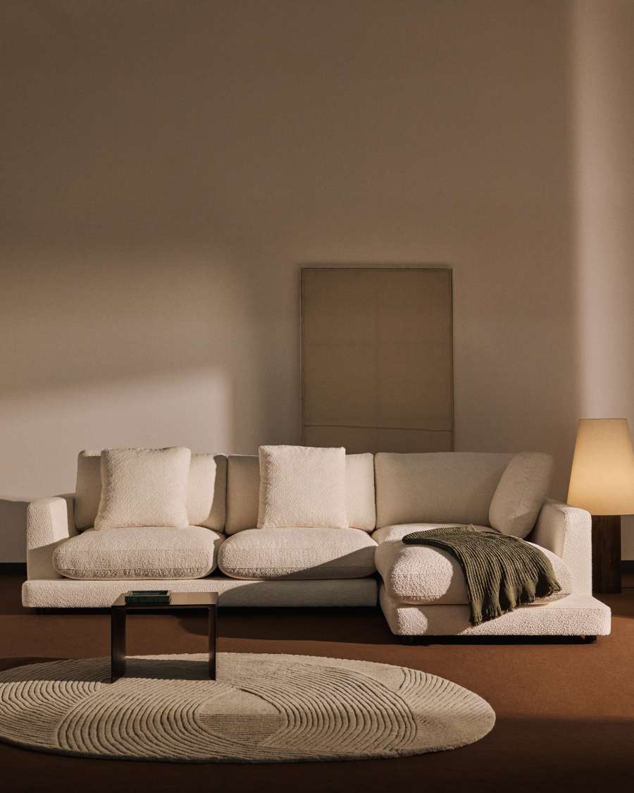 Gala beige 4-zits-bank met chaise longue rechts van brandvertragende imitatieschapenvacht FSC Mix Credit 300 cm