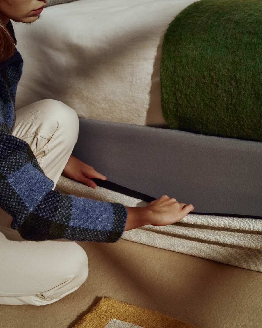 Abziehbares, seitlich aufklappbares Bett mit Stauraum Nelzi für Matratzengröße 90 x 200 cm in ecrufarbener Chenille, 100 % FSC