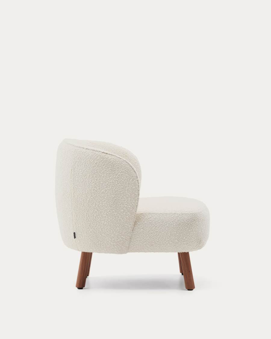 Ulit armchair in white bouclé with solid ash wood legs in a walnut finish
