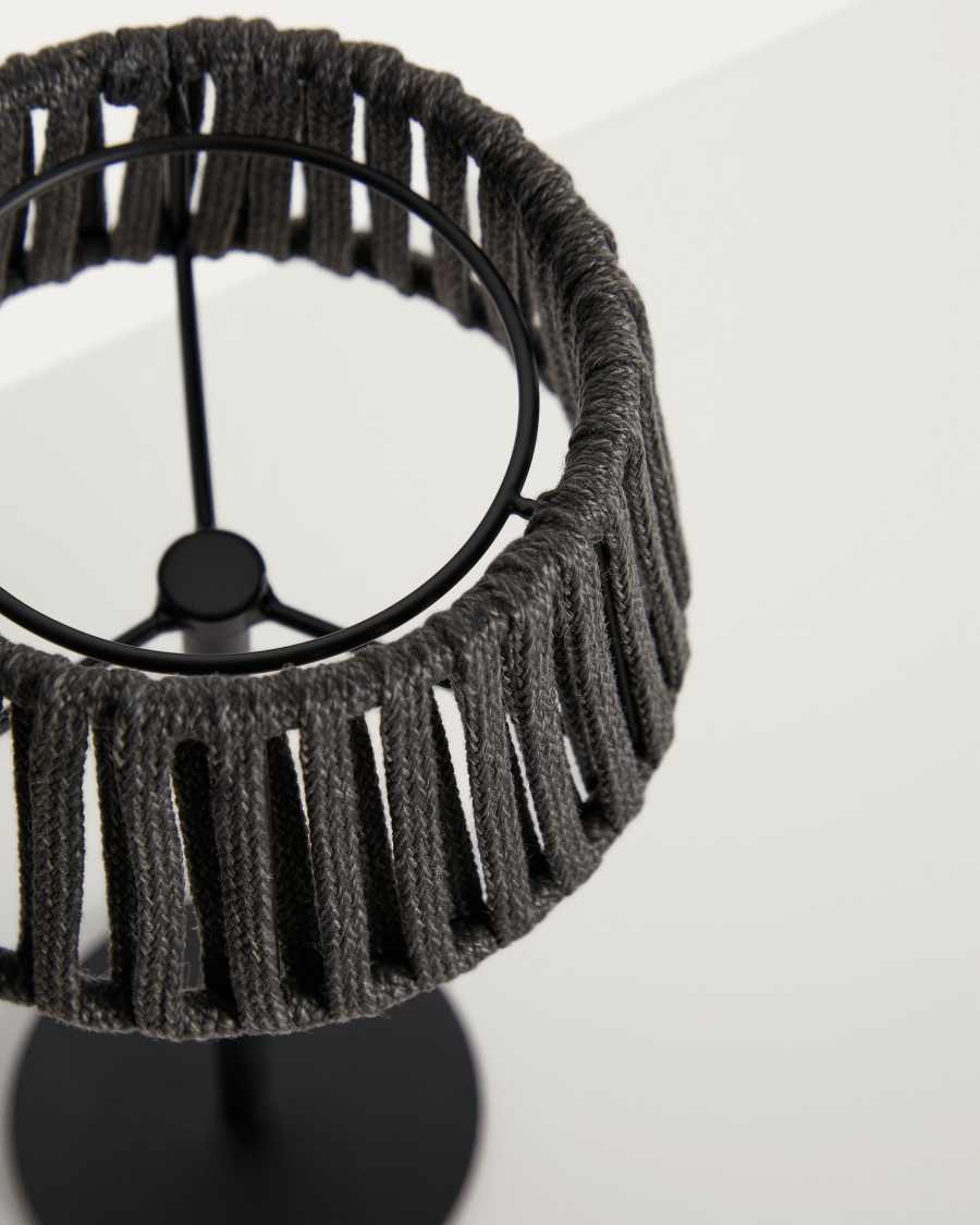 Ηλιακό επιτραπέζιο φωτιστικό εξωτερικού χώρου Aldet με πλακέ σκοινί και μεταλλική μαύρη βάση