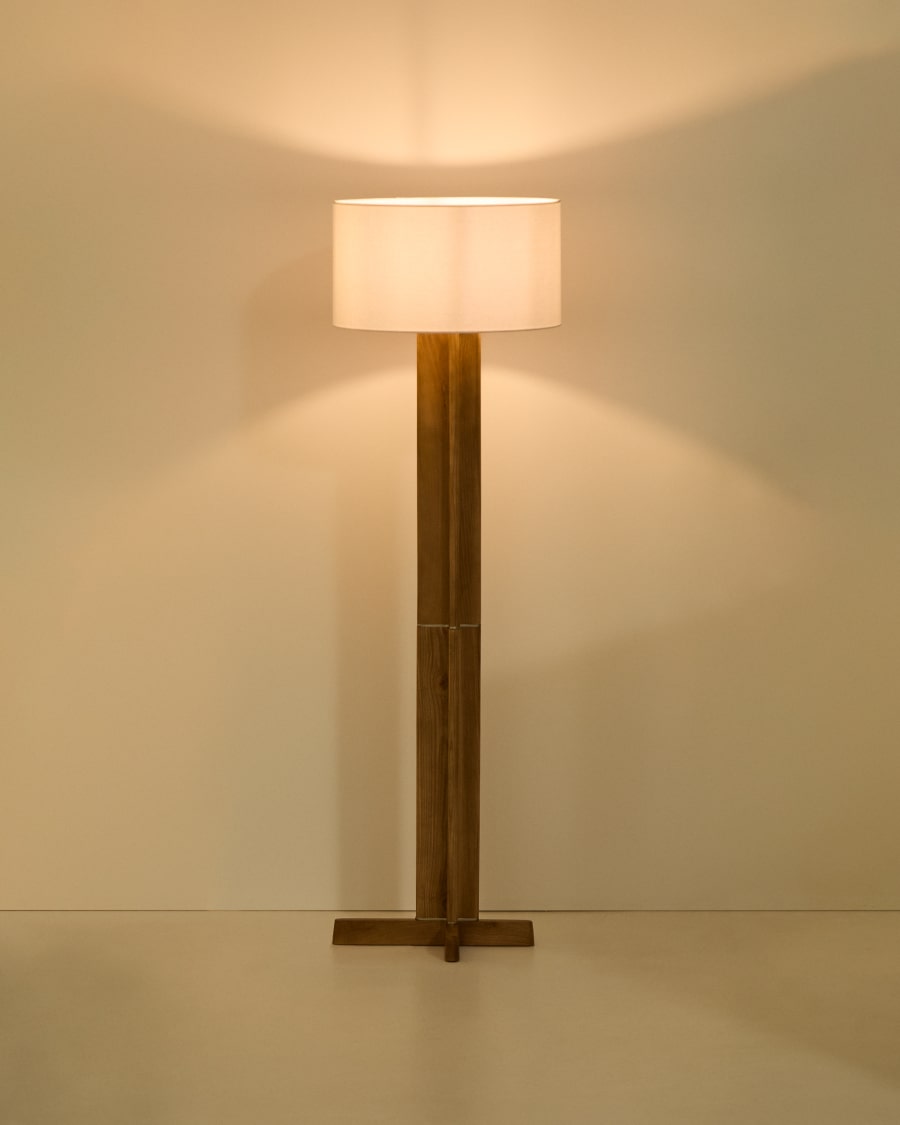 Lampadaire Niani en bois d’hévéa, finition ton naturel et abat-jour en coton couleur ivoire