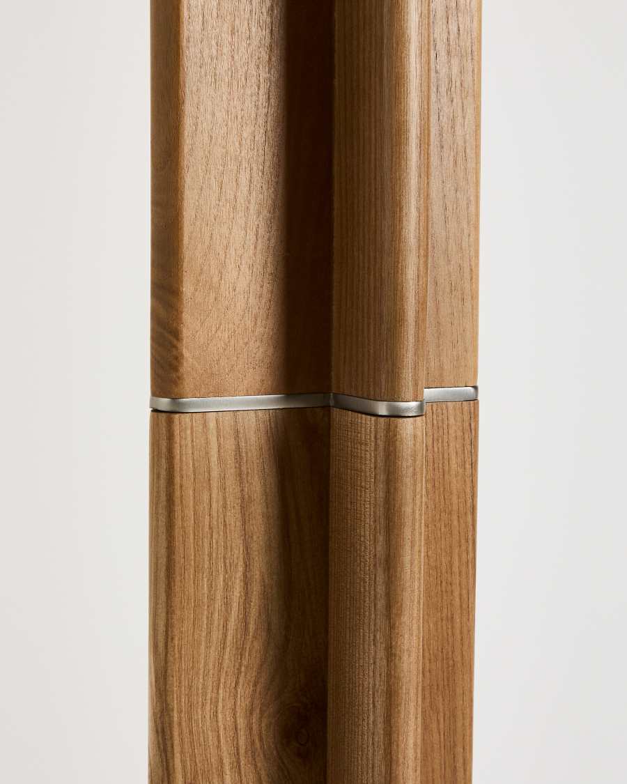 Lampadaire Niani en bois d’hévéa, finition ton naturel et abat-jour en coton couleur ivoire