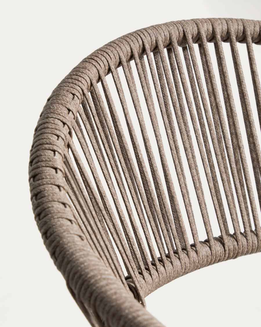 Stapelbarer Outdoor-Stuhl Alimia aus Aluminium in Taupe mit braunem Synthetikseil