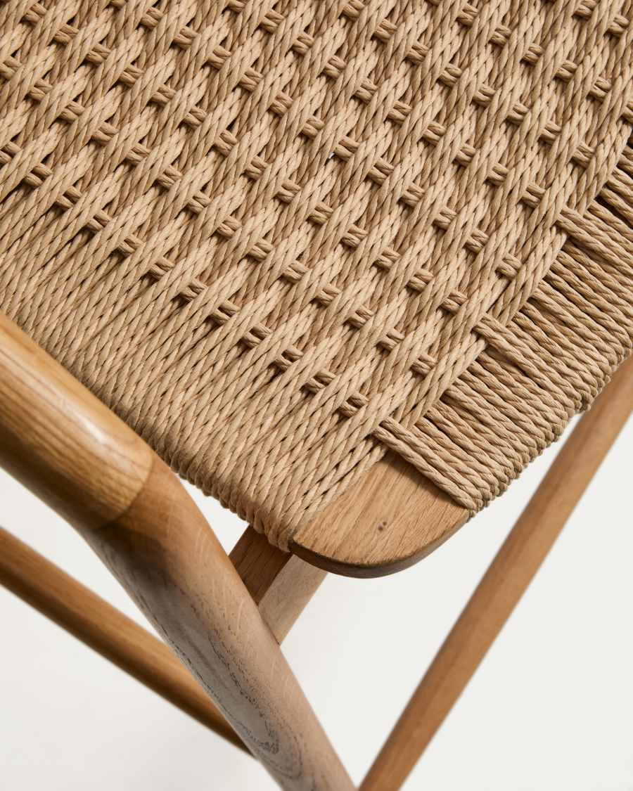 Σκαμπό Derile από μασίφ ξύλο δρυός με φυσικό φινίρισμα και μπεζ χάρτινο σκοινί FSC 100% 65 εκ