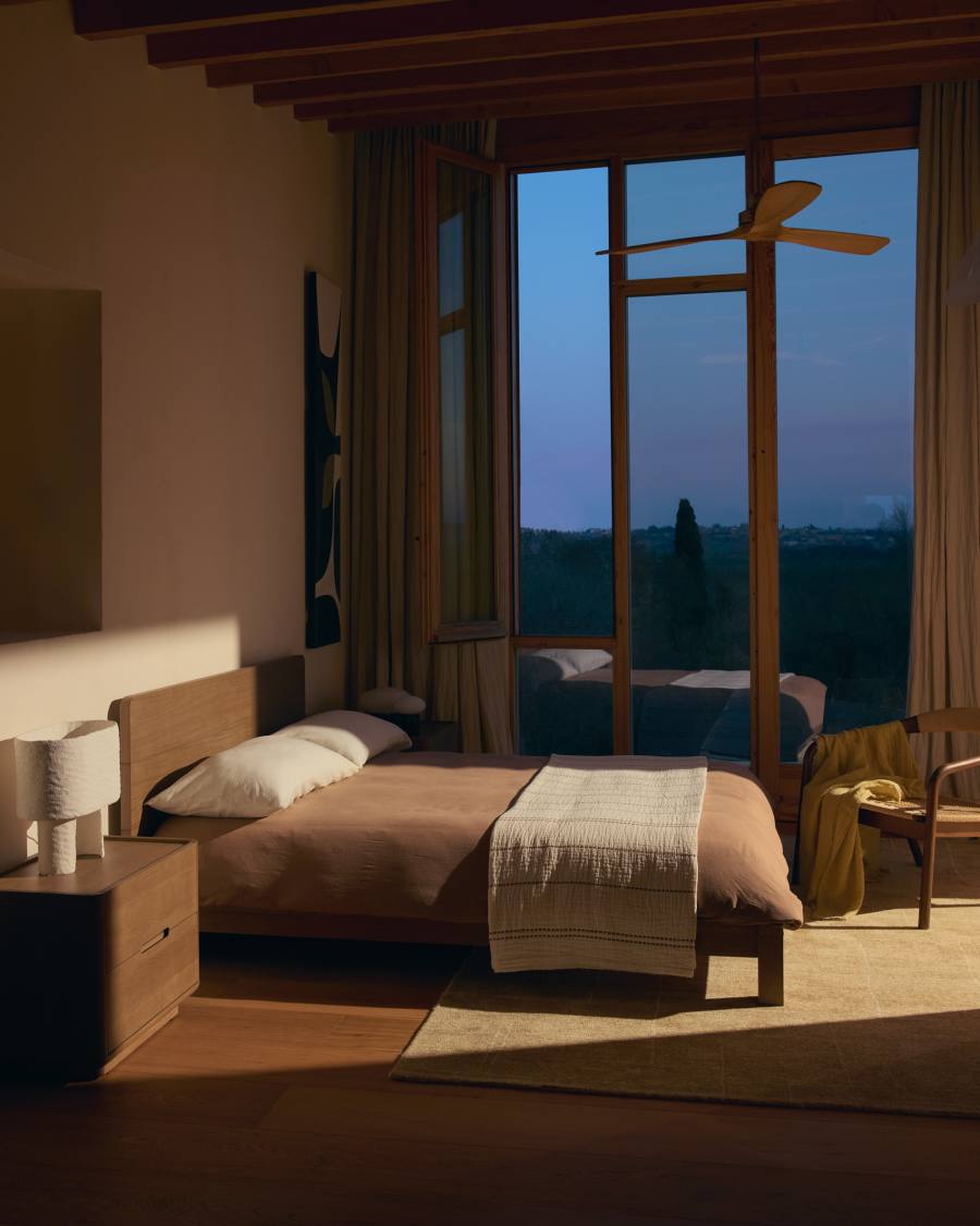 Arelida bed made of oak veneer and solid oak wood with light brown finish for 180 x 200cm mattress