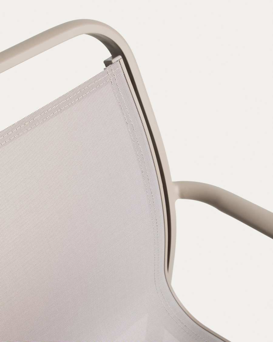 Sedia impilabile Luri in alluminio color tortora e texteline beige