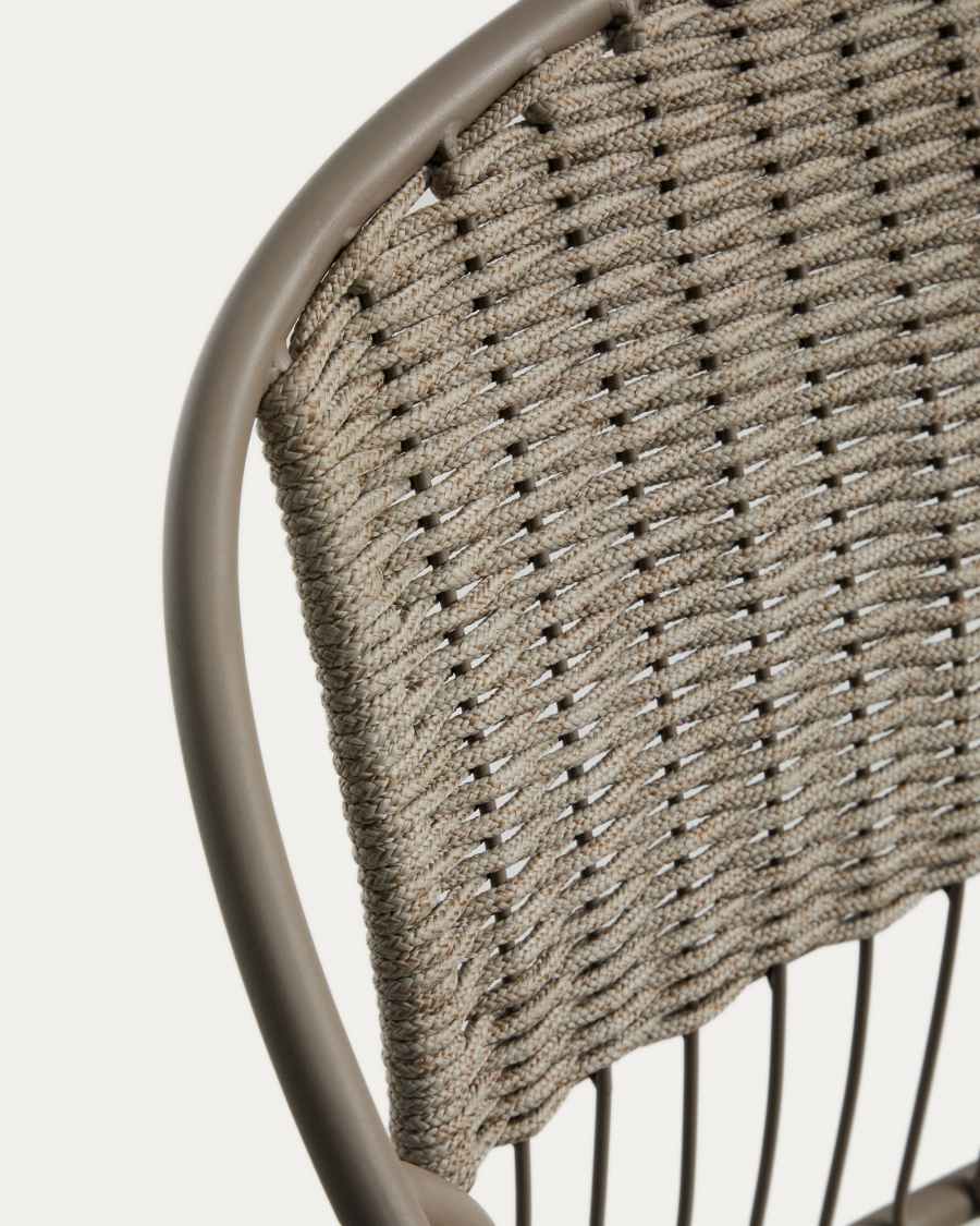 Στοιβαζόμενη καρέκλα Atrani από γαλβανισμένο ατσάλι και σκοινί σε χρώμα ταμπά