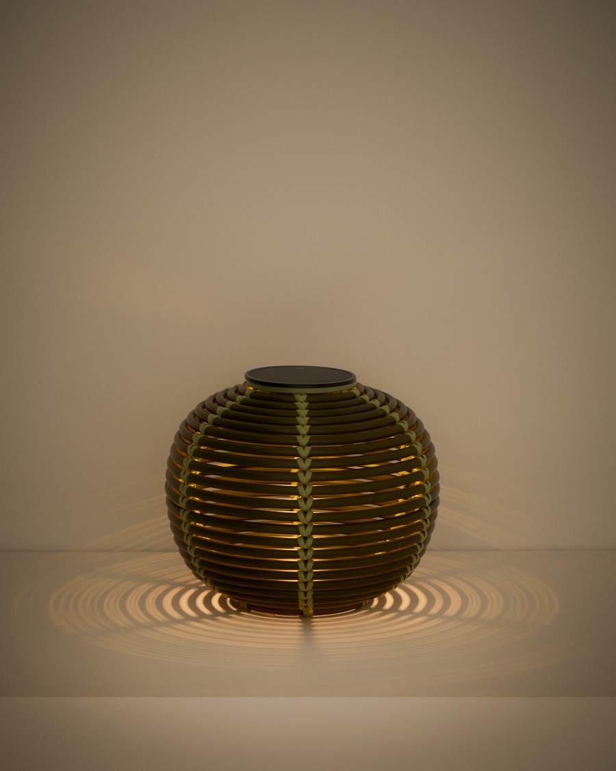 Ηλιακό επιτραπέζιο φωτιστικό εξωτερικού χώρου Garoina LED σε πράσινο συνθετικό ρατάν Ø25 εκ