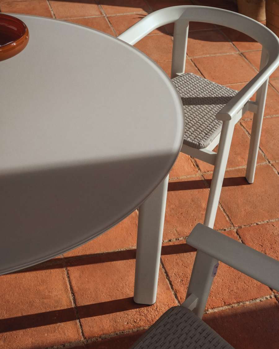 Τραπέζι Erice από αλουμίνιο και γυαλί σε χρώμα εκρού Ø120 εκ