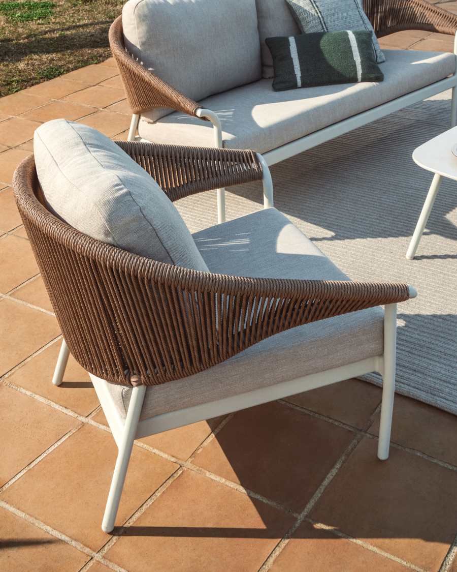 Set Zuara con divano 3 posti, 2 poltrone e tavolo da esterno in alluminio écru e corda sintetica marrone