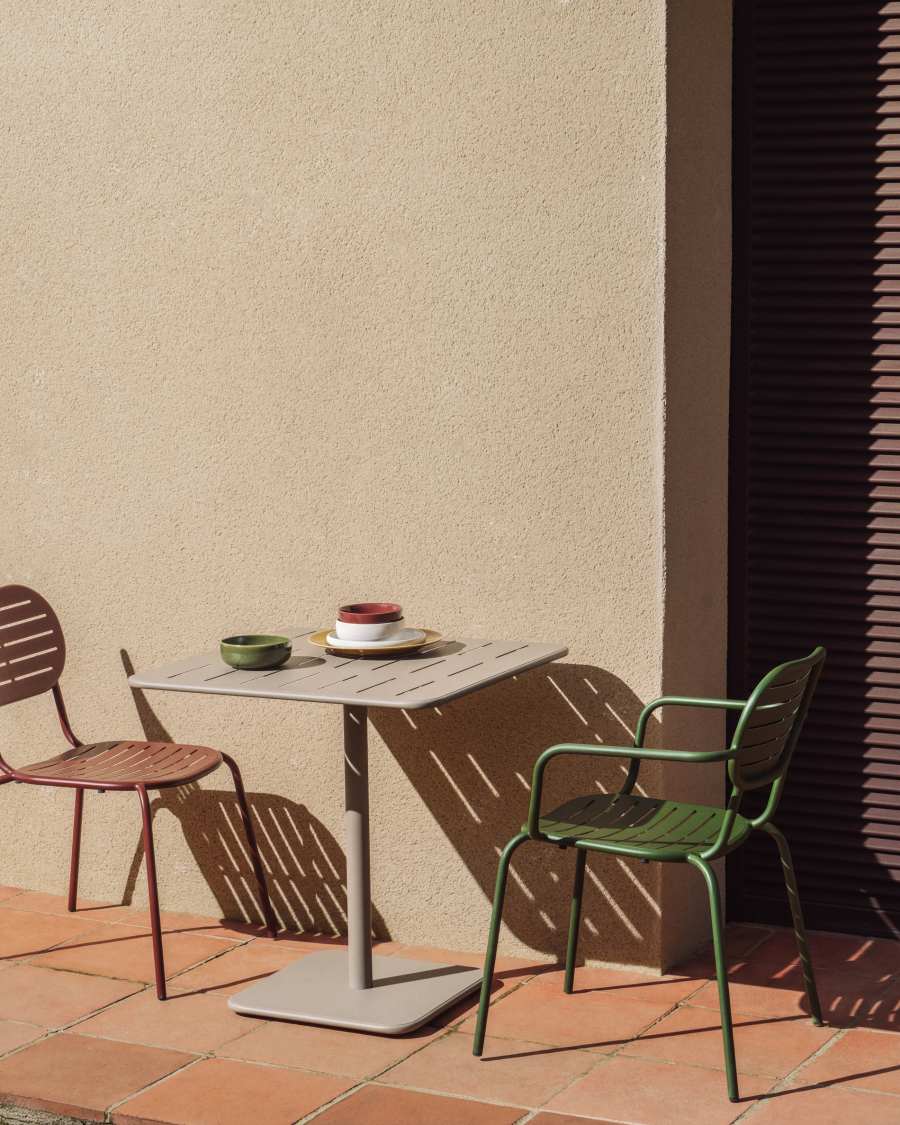 Brai outdoor table in taupe galvanised steel 70 x 70cm