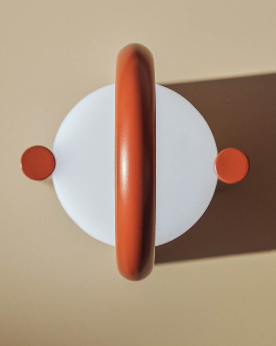 Kleine tragbare Tischlampe Leros aus Polyethylen und terrakottafarbenem Stahl