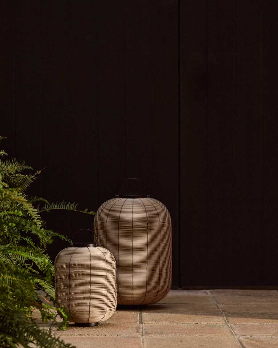 Saranella portable LED table lamp in light grey synthetic rattan