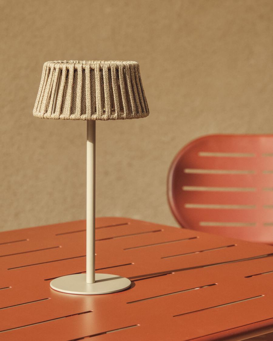 Ηλιακό επιτραπέζιο φωτιστικό εξωτερικού χώρου Aldet με πλακέ σκοινί και μεταλλική μπεζ βάση