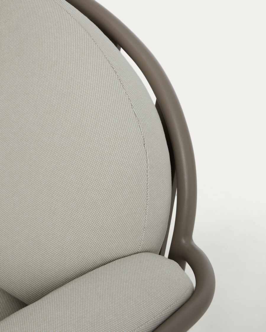 Πολυθρόνα εξωτερικού χώρου Joncols από αλουμίνιο με φινίρισμα σε μπεζ χρώμα