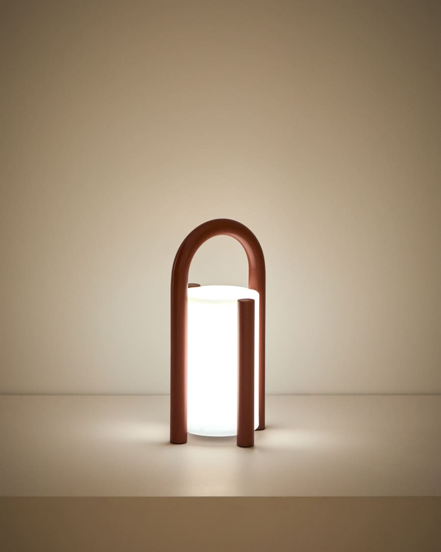 Kleine tragbare Tischlampe Leros aus Polyethylen und terrakottafarbenem Stahl