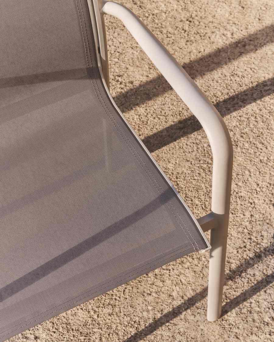 Στοιβαζόμενη καρέκλα Luri από ακατέργαστο αλουμίνιο & μπεζ texteline