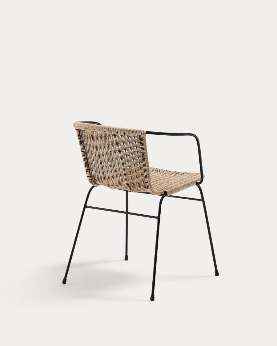 Stapelbarer Stuhl Eltiera aus synthetischem Rattan mit Struktur und Armlehnen aus schwarzem Stahl