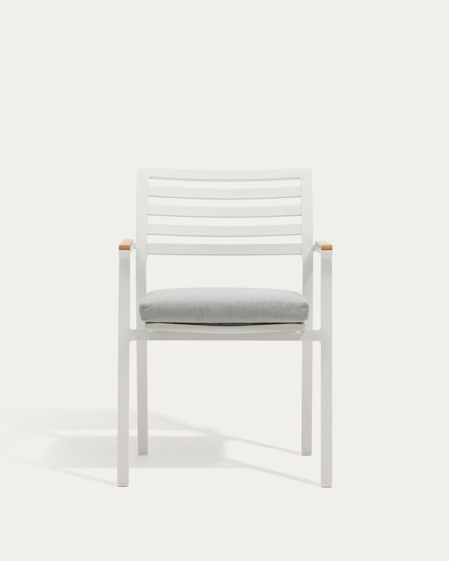 Bona stapelbarer Gartenstuhl aus Aluminium mit weißem Finish und Armlehnen aus massivem Teakholz