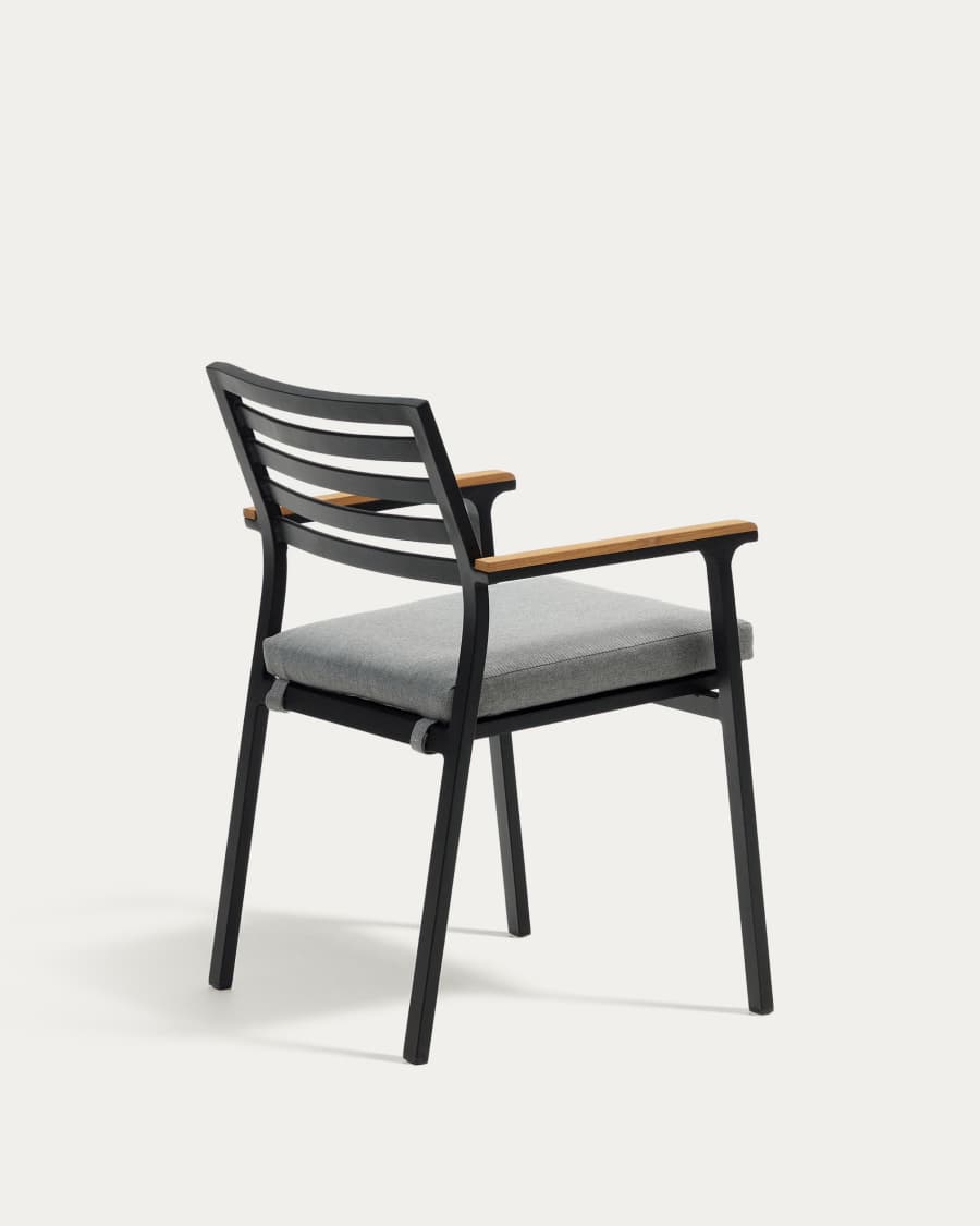 Sedia da esterno Bona alluminio finitura nera e braccioli in legno massello di teca