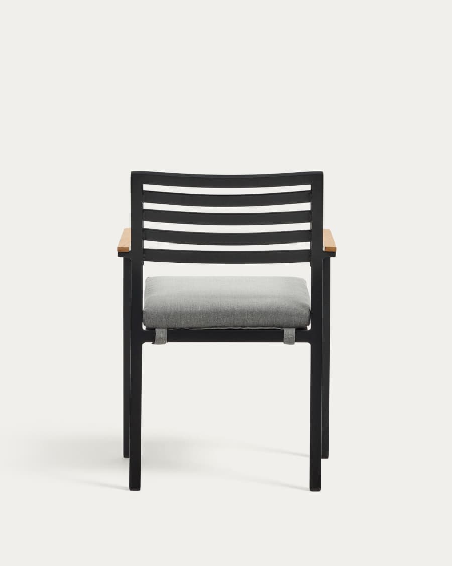 Sedia da esterno Bona alluminio finitura nera e braccioli in legno massello di teca