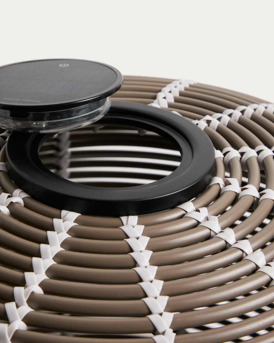 Ηλιακό επιτραπέζιο φωτιστικό εξωτερικού χώρου LED Garoina σε χρώμα Taupe από συνθετικό ρατάν Ø50 εκ