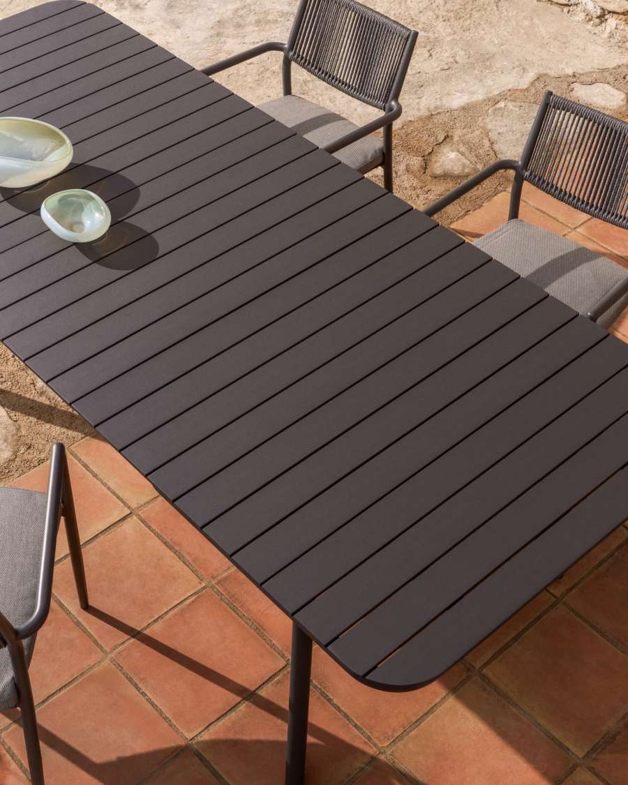 Izola extendable outdoor table in aluminium with graphite finish 220 (280) x 100cm