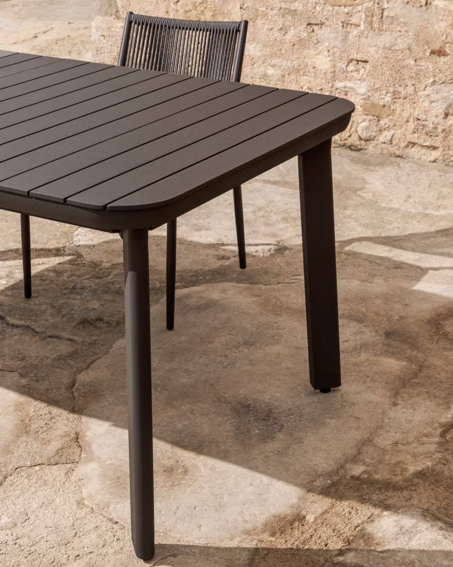 Izola extendable outdoor table in aluminium with graphite finish 185 (235) x 100cm