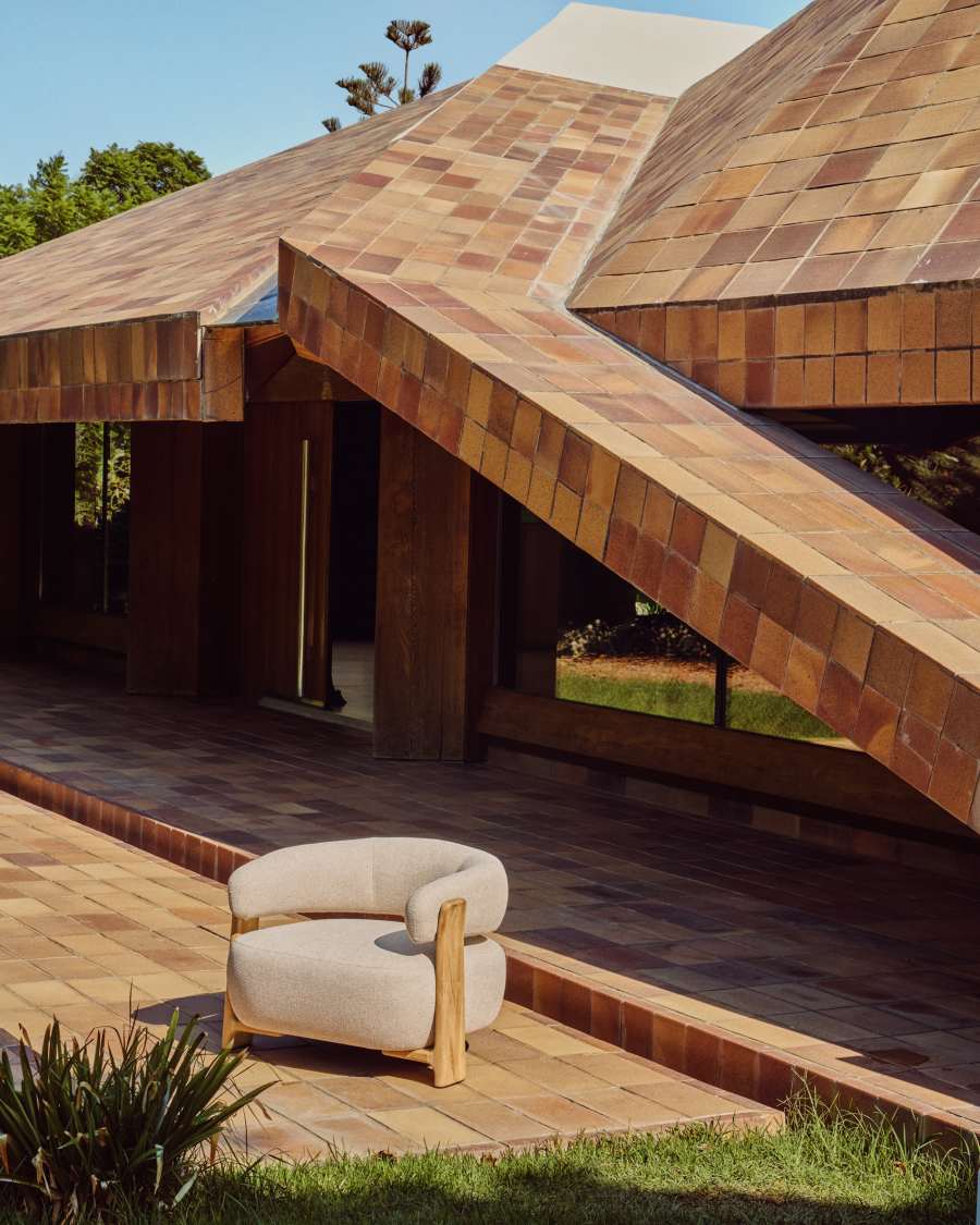 Granite outdoor armchair in beige with legs in FSC 100% solid teak wood in a natural finish