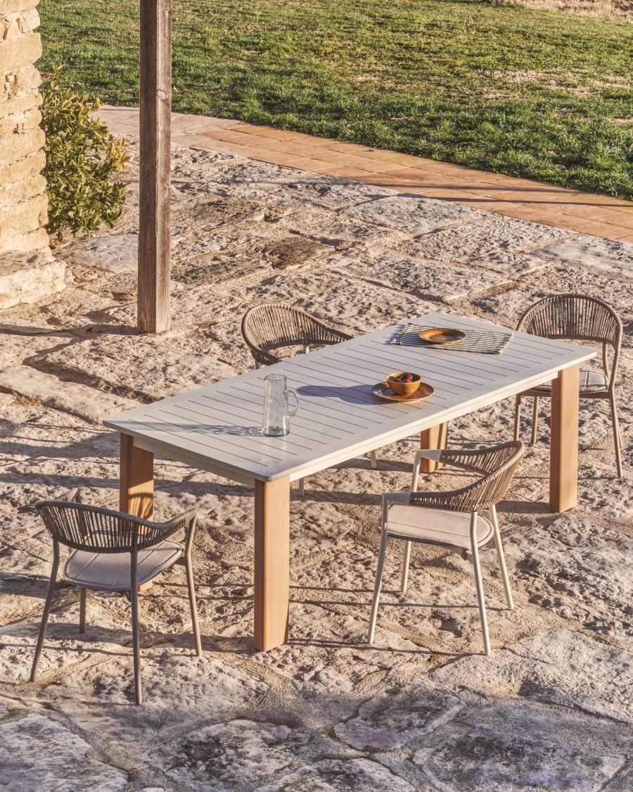 Table extensible Livorno en aluminium couleur écrue et pieds effet bois 233(350) x 100 cm