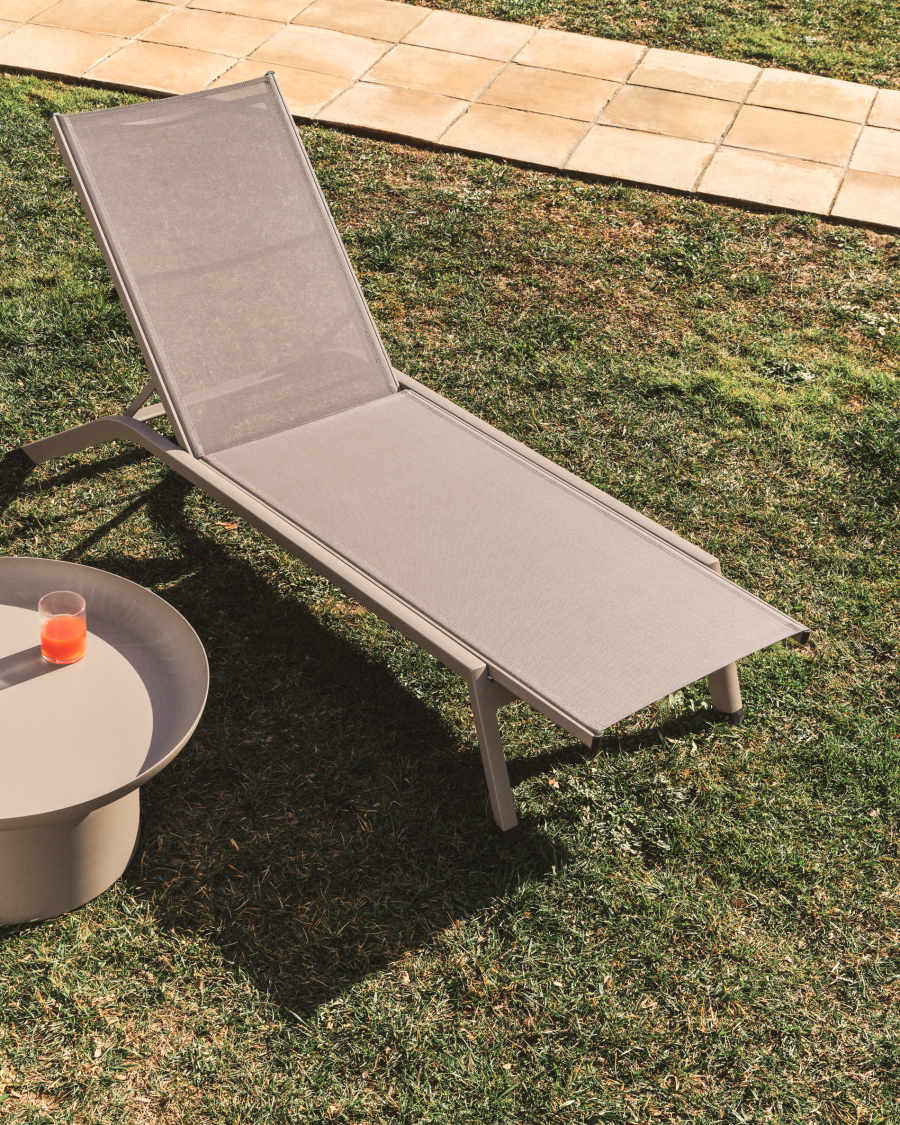 Stackable Capraia sun lounger in taupe aluminium with brown texteline