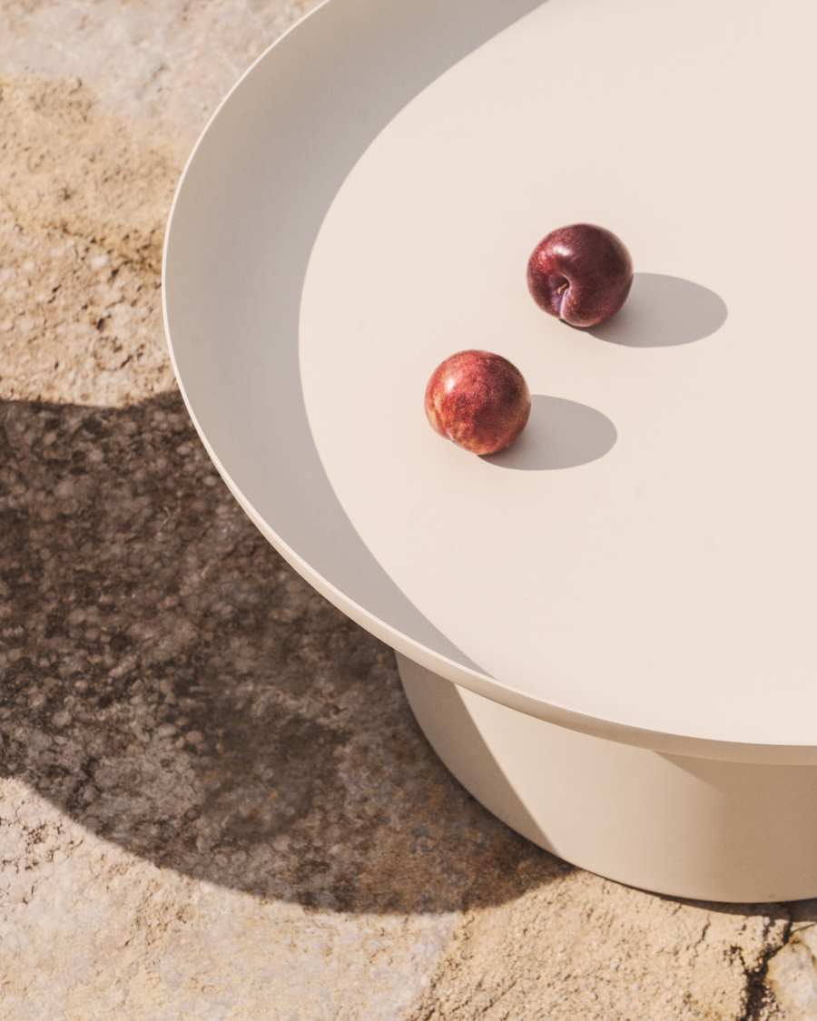 Arcola coffee table in ecru aluminium Ø70cm