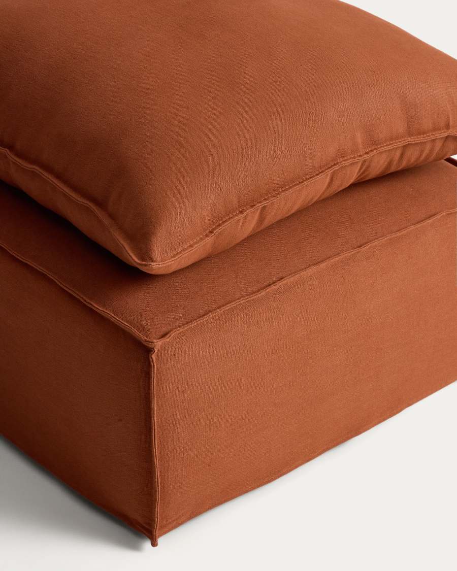 Fußablage Anarela mit abnehmbarem Bezug und Kissen aus Leinen in Terrakotta, 80 x 80 cm, FSC Mix Credit