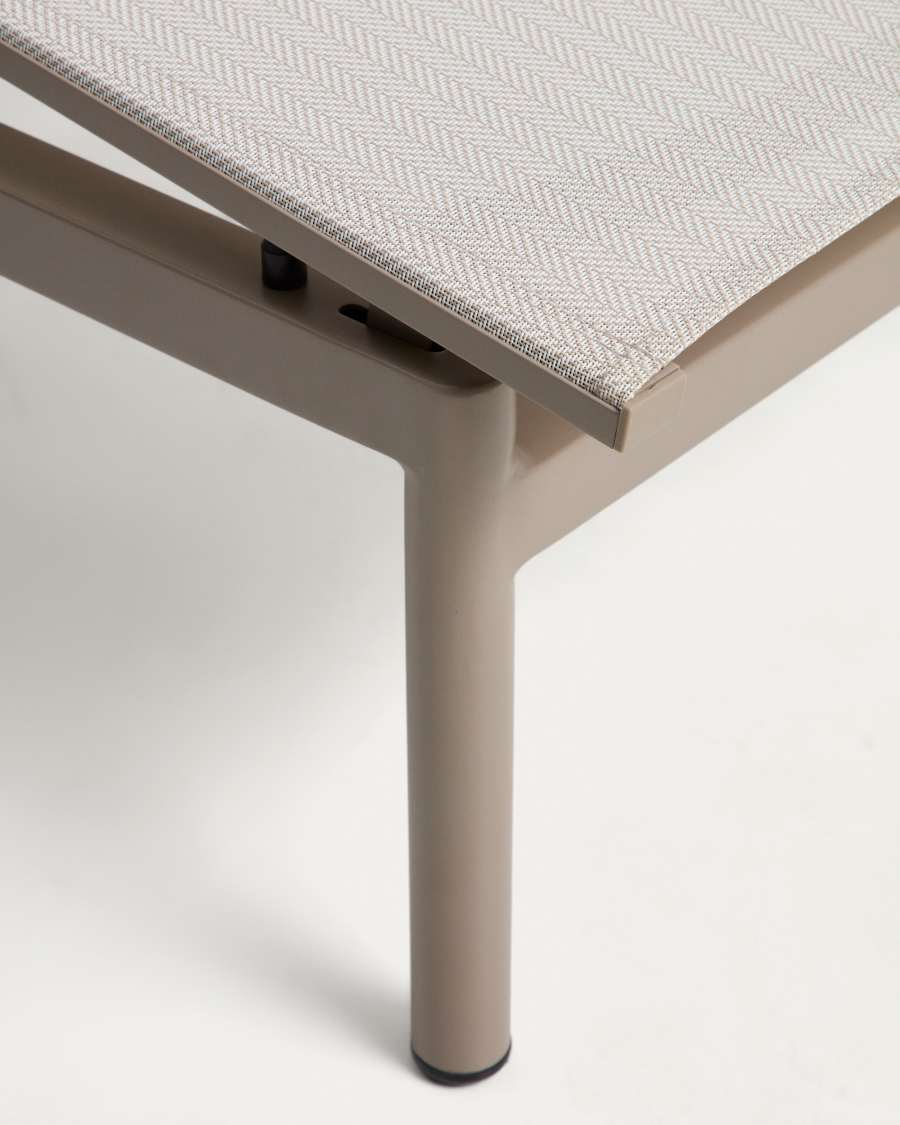 Stackable sun lounger Lesina in taupe aluminium and ecru texteline