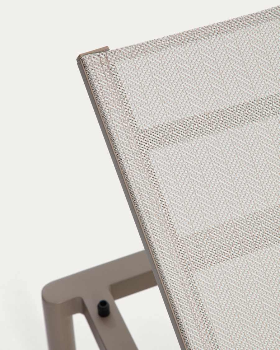 Stackable sun lounger Lesina in taupe aluminium and ecru texteline