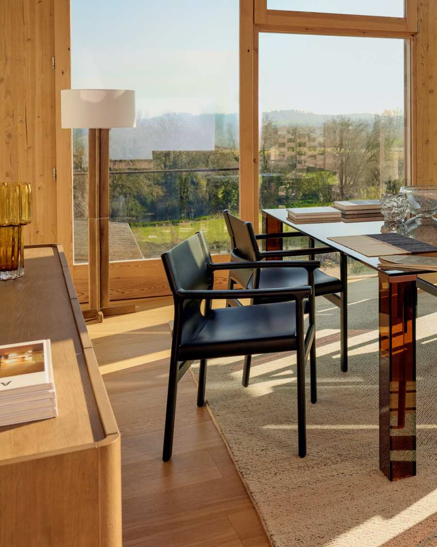 Niani floor lamp in rubber wood with natural finish and ivory-coloured cotton lamp shade