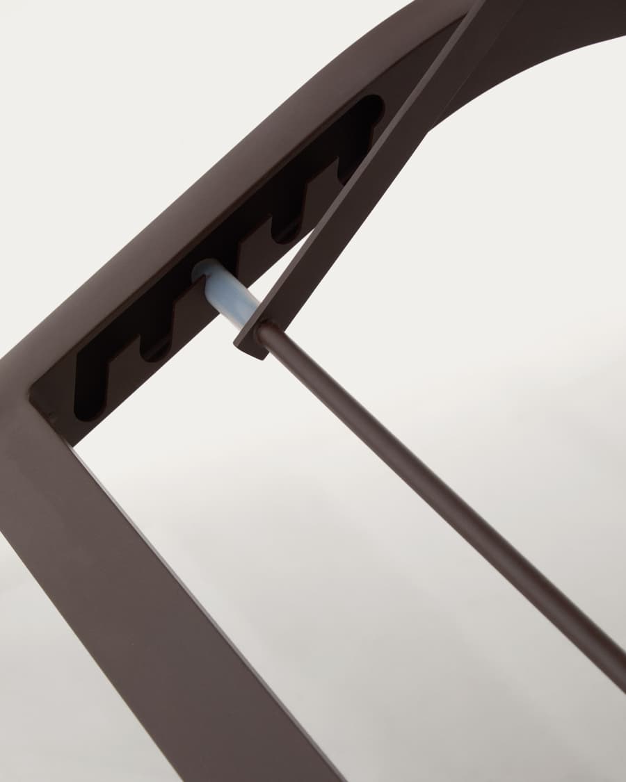 Stackable Capraia sun lounger in brown aluminium with light brown texteline