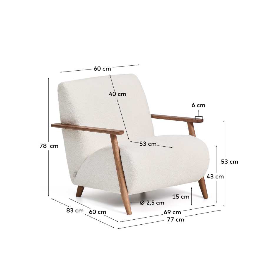Sessel Meghan in ecrufarbenem, schwer entflammbarem Lammfellimitat mit massivem Eschenholz mit Nussbaum-Finish, FSC Mix Credit