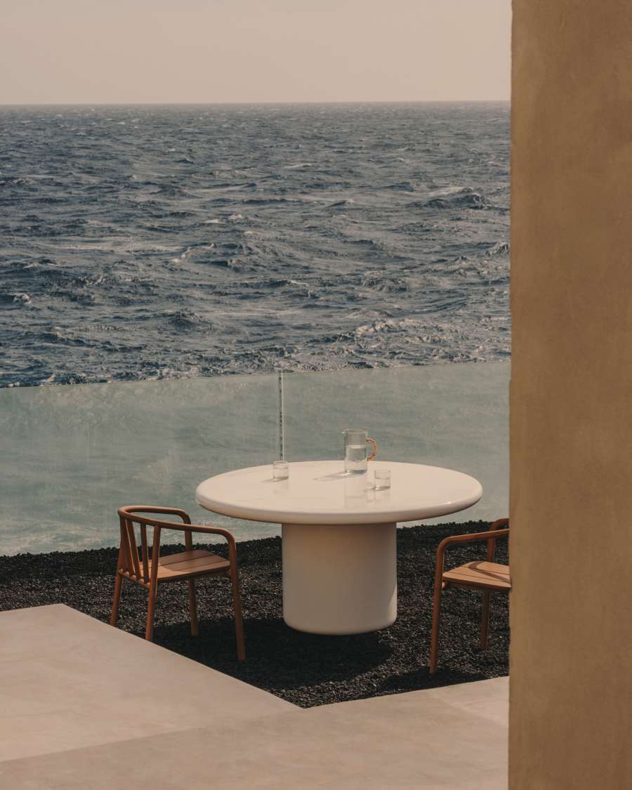 Canaret round cement table in a glossy white finish Ø 152 cm